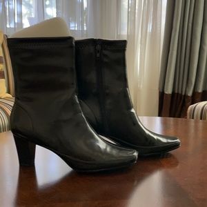 Black stretch aerosols booty